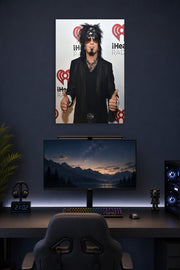 Nikki Sixx (Mötley Crüe) in a gaming desk setup above a monitor.